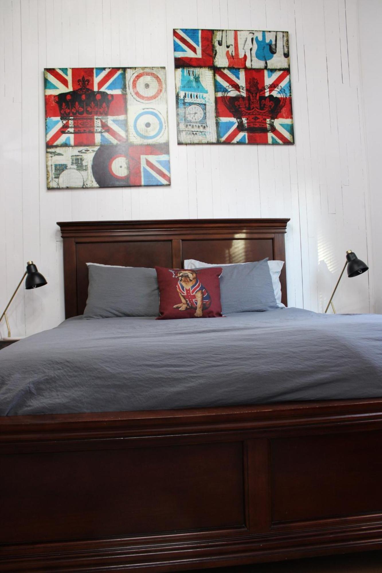 Private Bright Modern Studio! Queen Bed ! Victoria Luaran gambar